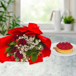 Valentine-red-rose-and-cake